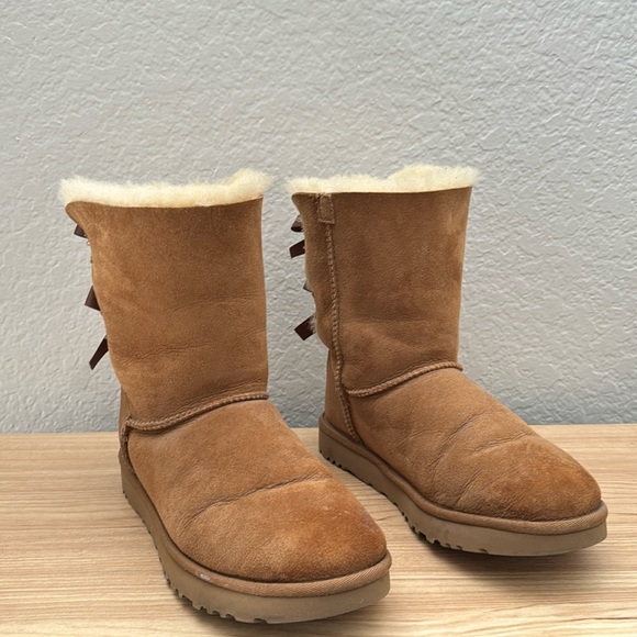 Uggs Women’s Bailey Bow ll Chestnut - Picture 2 of 6